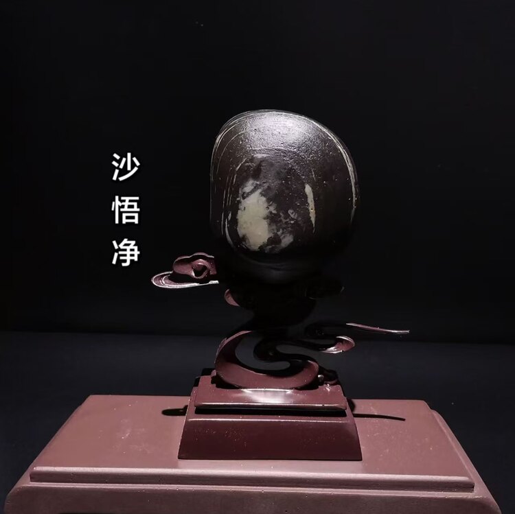 长江石人物画面摆件